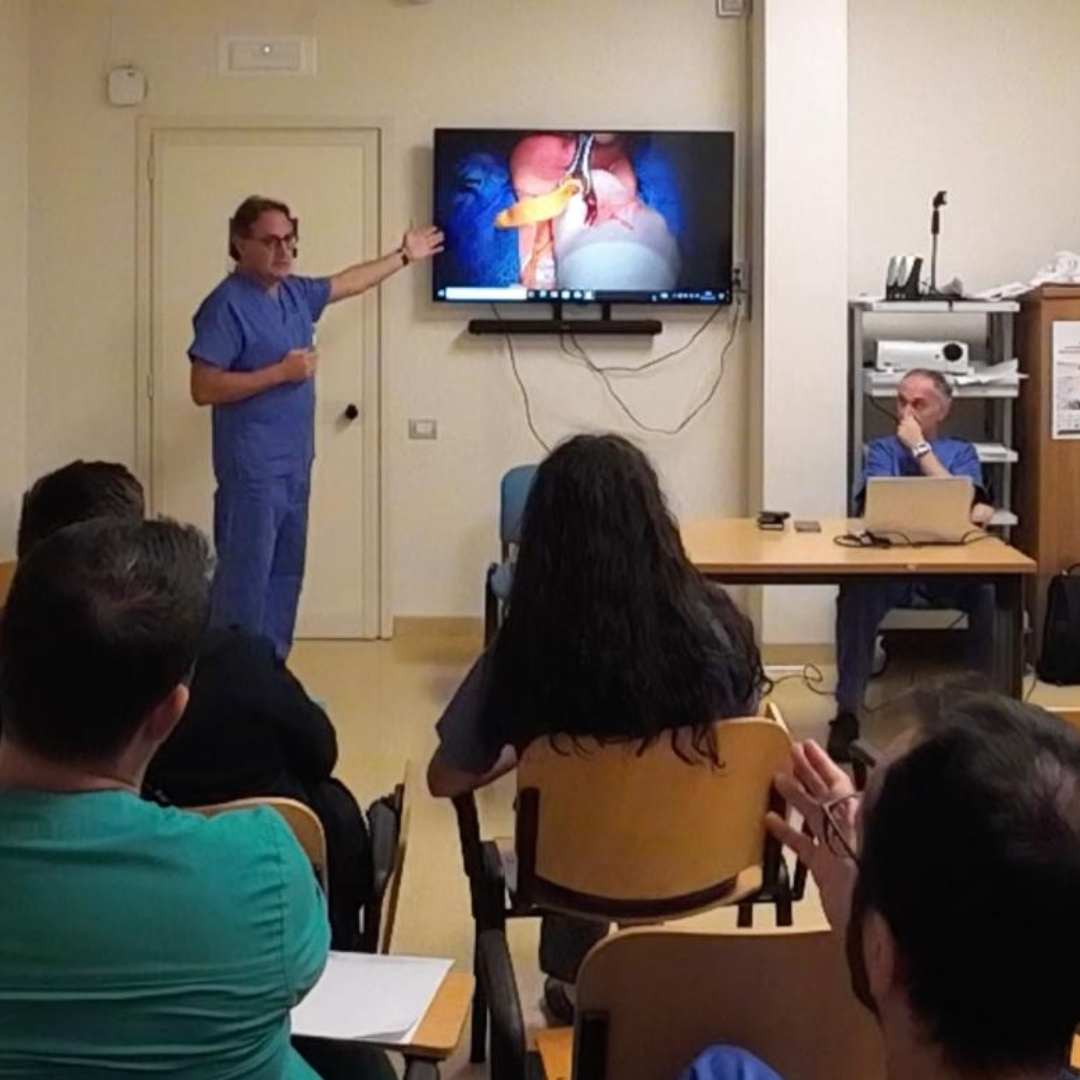 Antonini como professor na Universidade de Bari: Aula Magna sobre o Implante de Prótese Peniana Hidráulica