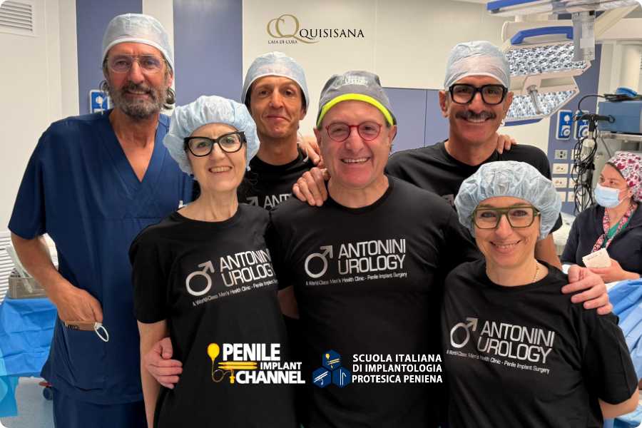 Equipe medica guidata dal dott. Gabriele Antonini con i dottori Azzolini, Fornia, Dell'Orco e Ragni durante un training di formazione in sala operatoria per chirurgia protesica peniena.